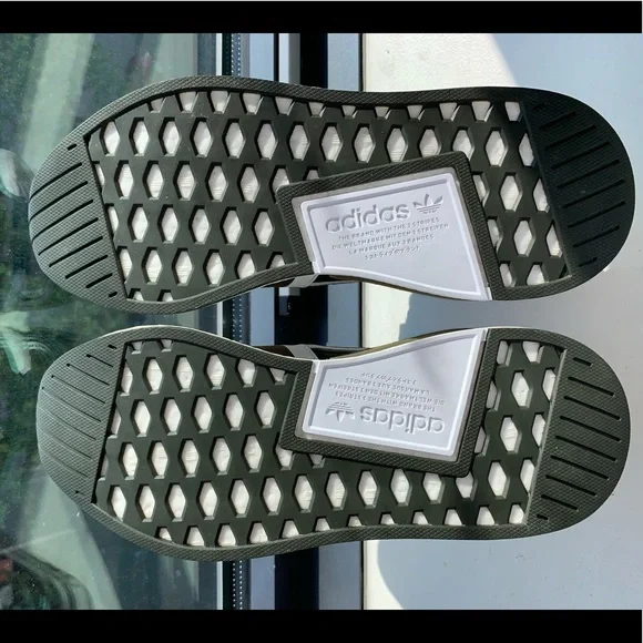 Adidas Nmd R2 x White Mountaineering Men’s size 9 - Picture 6 of 15